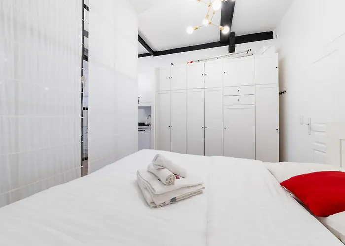 Equipe Proche Sacre Coeur - 4p - Flat-guest Apartment *